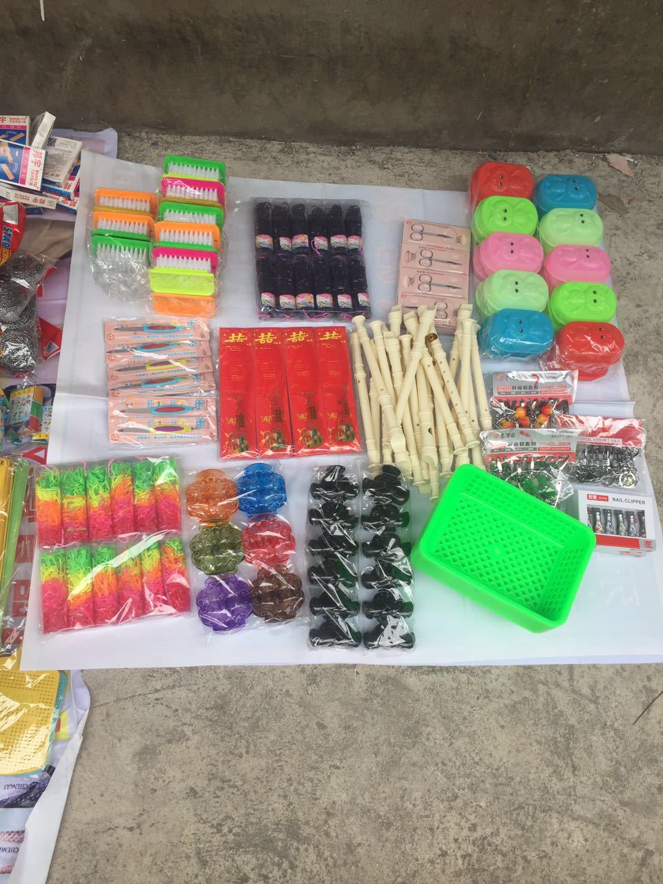 义乌货源2元店地摊超市跑江湖最新日用百货居家用2元百货套餐批发