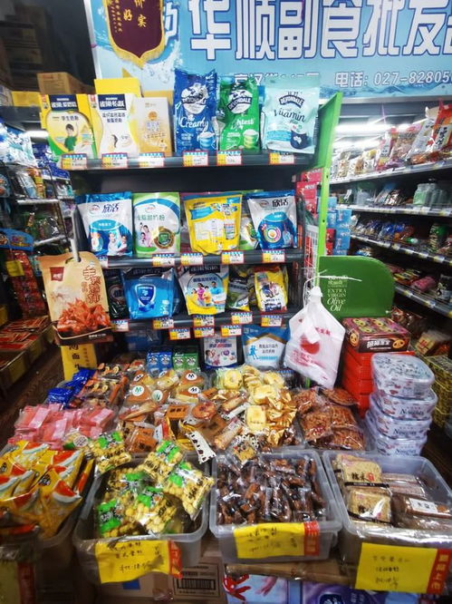 没人能空手走出大智路这家店,毕竟几毛钱的辣条不是哪里都能买