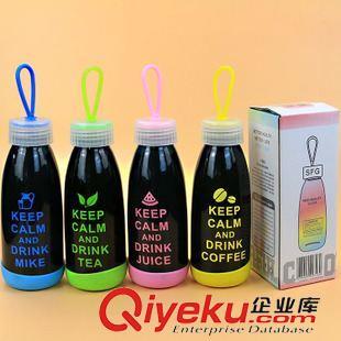 杯子 淘宝热卖黑色硅胶套玻璃杯 字母便携式提绳水杯 十元店百货批发-义乌市香词电子商务商行提供杯子 淘宝热卖黑色硅胶套玻璃杯 字母便携式提绳水杯 十元店百货批发的相关介绍、产品、服务、图片、价格义乌市香词电子商务商行、日用百货;玩具;五金;塑料制品;日用百货;玩具;五金工具;彩妆